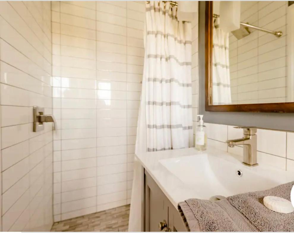 Pittsford Garden Retreat Apartment ภายนอก รูปภาพ